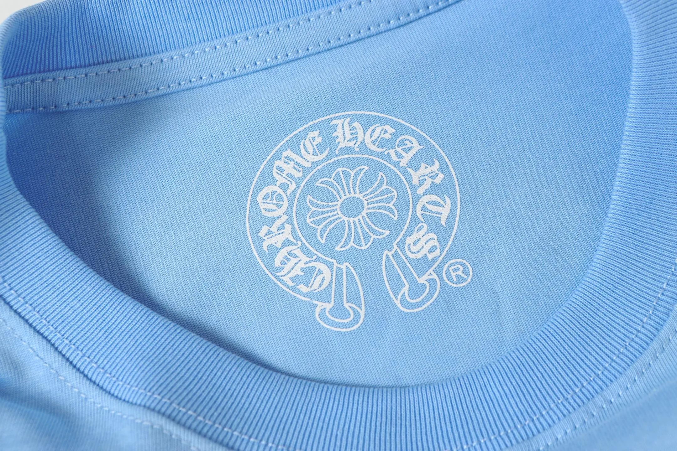 P160 Cross-border quantity model. If you pursue quality, please do not place an order. -Chrome Hearts/Chrome Heart Sanskrit Big Sword✝️Print popular long-sleeved T-shirt -High weight, high density and high quality. The wool is soft, delicate and skin-friendly. It feels soft and silky. It has excellent warmth and skin-friendly properties.